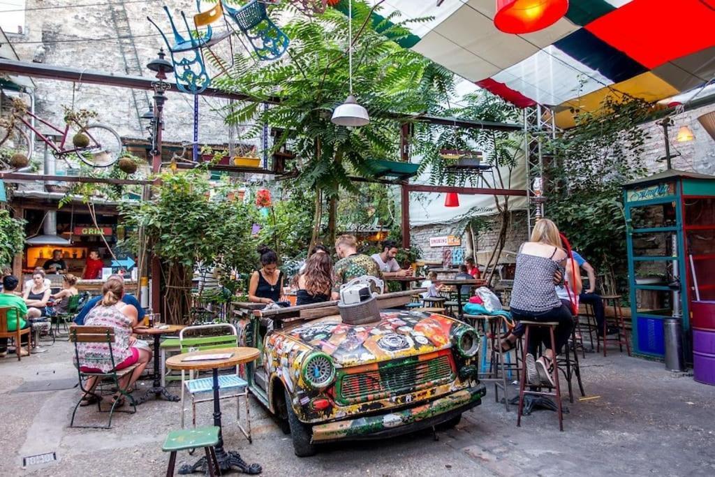 Parisian Soul In The Heart Of Boedapest Buitenkant foto